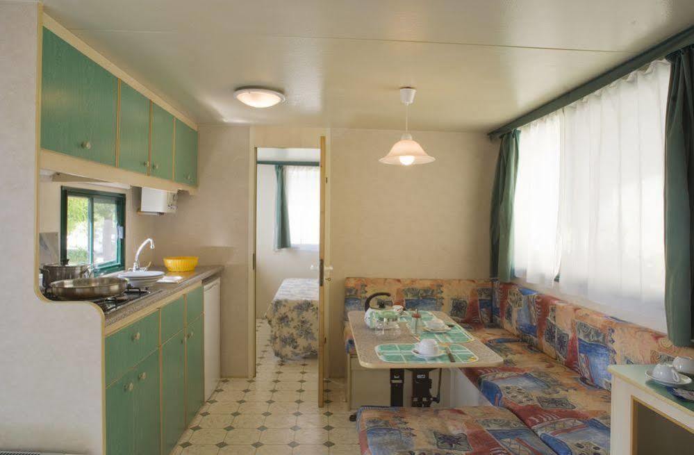 Happy Camp Mobile Homes In Camping Cisano San Vito バルドリーノ エクステリア 写真